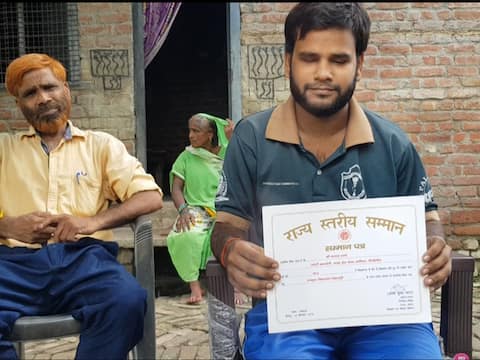 पीलीभीत: हौसलों से भरी उड़ान, यूपी ब्लाइंड टीम क्रिकेट का कप्तान बन बनाई अलग पहचान पीलीभीत: हौसलों से भरी उड़ान, यूपी ब्लाइंड टीम क्रिकेट का कप्तान बन बनाई अलग पहचान