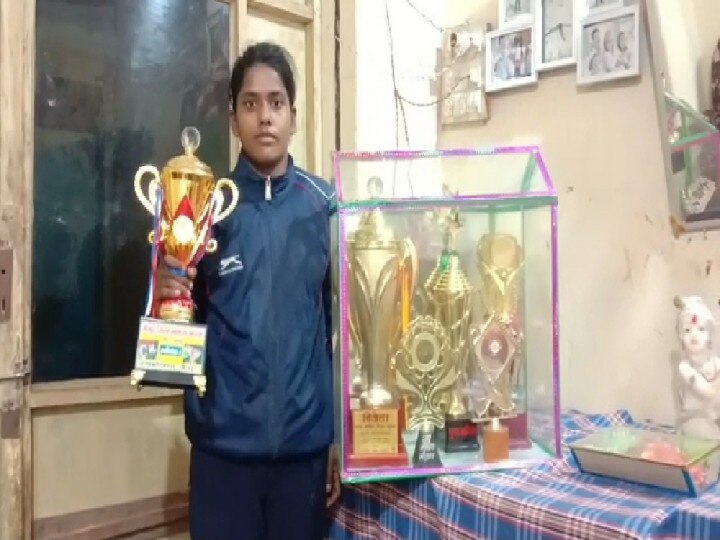 14 बार नेशनल और 12 बार स्टेट खेल चुकी 'दंगल गर्ल' झेल रही आर्थिक तंगी, सरकार से मदद की उम्मीद 14 times National and 12 times State player living Pathetic condition ann