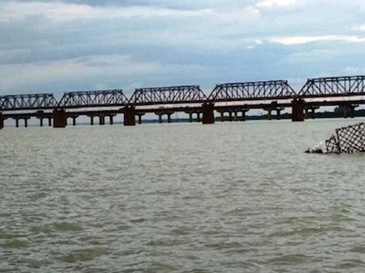 प्रयागराजः फिर बढ़ने लगा है गंगा और जमुना में पानी, लोगों की बढ़ी चिंता Water Lever is Increasing in Gangus and Yamuna River in Prayagraj ANN प्रयागराजः फिर बढ़ने लगा है गंगा और जमुना में पानी, लोगों की बढ़ी चिंता