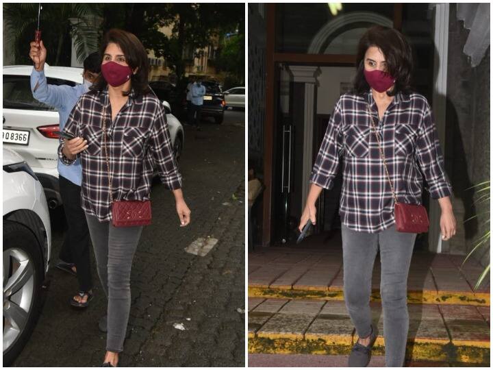 बॉलीवुड अभिनेत्री नीतू कपूर को हाल ही में मुंबई के बांद्रा में एख क्लिनिक के बाहर स्पॉट किया गया. (Photo Credit: Manav Manglani)