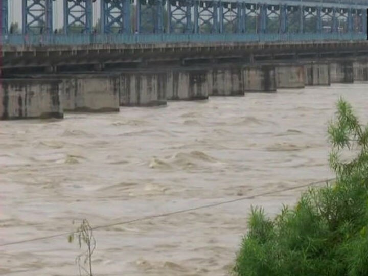 Kosi River water Level increasing in Rampur ABP Ganga पहाड़ों पर लगातार हो रही बारिश से नदियां उफान पर, रामपुर में कोसी नदी में जल स्तर बढ़ने पर प्रशासन अलर्ट