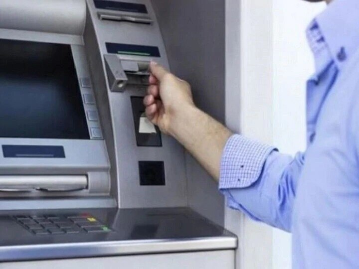 जानें, SBI ATM से पैसे निकालने के नए नियम, अब ऐसा करने पर लगेगा जुर्माना