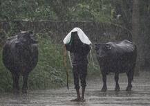 तस्वीरें: राजधानी दिल्ली में झमाझम बारिश, कहीं लगा जाम तो कहीं झूम उठे लोग