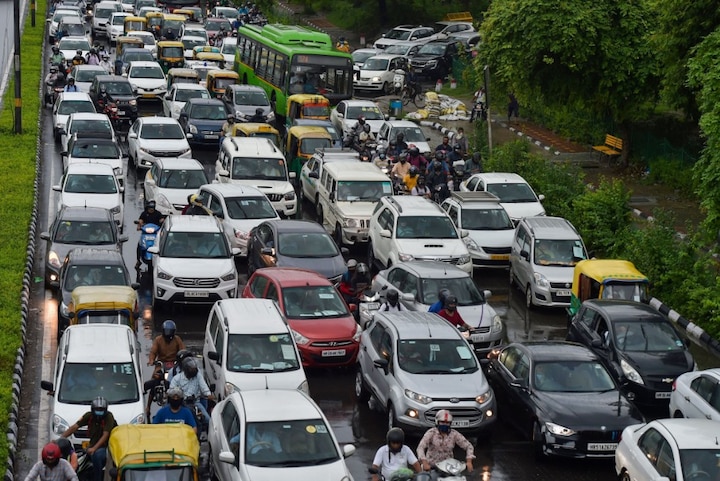 Vehicles will now run on flex-fuel instead of petrol-diesel in the country, Union Minister Nitin Gadkari informed देश में पेट्रोल-डीजल की जगह अब इस फ्यूल से चलेंगी गाड़ियां, एक लीटर की कीमत होगी सिर्फ इतनी