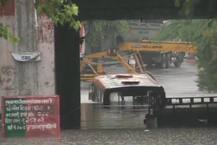 Delhi-NCR Rains: बारिश से बेहाल हुई राजधानी दिल्ली, सड़कों पर जलजमाव से लगा जाम | तस्वीरें