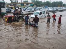 Delhi-NCR Rains: बारिश से बेहाल हुई राजधानी दिल्ली, सड़कों पर जलजमाव से लगा जाम | तस्वीरें
