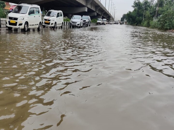 Flexible evacuation techniques of Gurugram made roads to sea ANN बारिश में क्यों गुरूग्राम की सड़कों पर बन जाती है तालाब जैसी स्थिति, जानें यहां