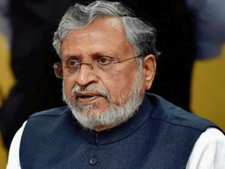 Sushil Modi took a jibe at the RJD, saying - he is aware that the lantern will not work in the storm of development ann सुशील मोदी ने RJD में टूट पर कसा तंज, कहा- उन्हें आभास है कि विकास की आंधी में लालटेन नहीं आएगी काम