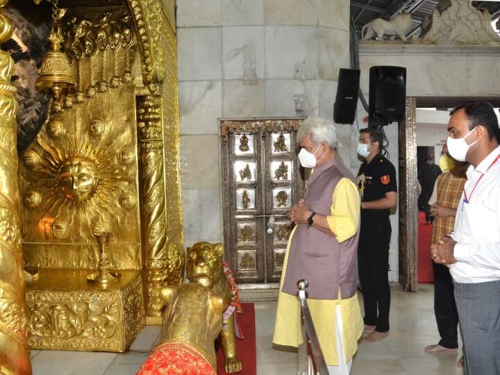 जम्मू-कश्मीर: उपराज्यपाल मनोज सिन्हा ने माता वैष्णो देवी मंदिर में किए दर्शन, तैयारियों का लिया जायजा