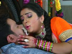 इंटरनेट पर वायरल हो रहा है निरहुआ और  आम्रपाली दुबे का ये रोमांटिक गाना, यहां देखें