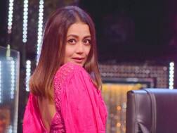 VIDEO: नेहा कक्कड़ ने लाइव मंच पर गाया 'लॉलीपोप लागेलू' सॉन्ग, वीडियो हुआ वायरल