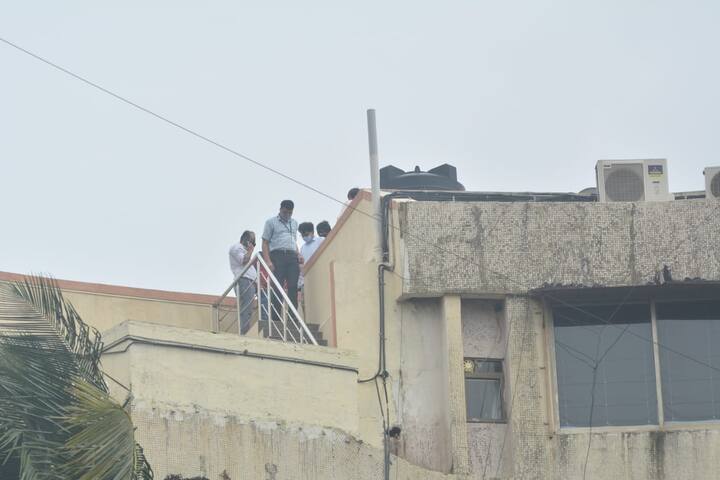 इस दौरान जांच करते टीम की कुछ तस्वीरें हम आपके लिए लेकर आए हैं. (Photo Credit: Manav Manglani)