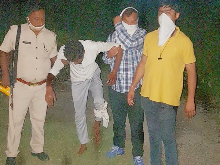 Police arrested one criminal in encounter in Greater Noida, another criminal escaped ann ग्रेटर नोएडा: एनकाउंटर में गोलीबारी से घायल हुआ इनामी बदमाश, दूसरा फरार