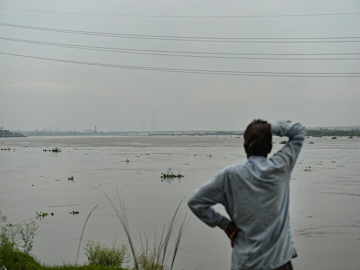 Yamuna getting polluted due to CETP not working properly DPCC imposes fine of rs 12 crore ANN CETP के ठीक से काम न करने के चलते प्रदूषित हो रही यमुना, DPCC ने लगाया ₹12 करोड़ का जुर्माना