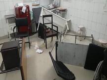 अस्पताल प्रबंधन की लापरवाही से नवजात की मौत के बाद भड़का परिजनों का गुस्सा, जमकर की तोड़फोड़