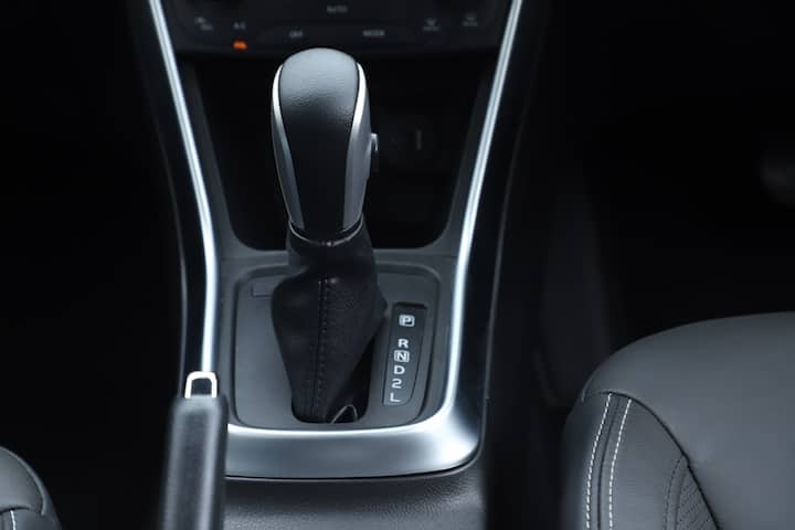 S-Cross पेट्रोल की कीमत 8.3 लाख रुपये से शुरू होती है, लेकिन यहां देखा गया टॉप-एंड ऑटोमैटिक 12.3 लाख रुपये है. अब पैसे के लिए और अधिक रिच कॉम्पैक्ट एसयूवी या लोगों को ड्राइव करने के लिए अधिक मजेदार हैं, लेकिन एस-क्रॉस पेट्रोल पर विचार किया जाना चाहिए यदि आप इफिशिंयसी, स्पेस और यूज में आसानी चाहते हैं. ये कार खासतौर पर शहर के उपयोग के लिए पेश किया गया है. दिल में यह गुड इफिशियंसी के साथ एक सस्ती और स्पेशियस क्रॉसओवर बनी हुई है इसलिए उस पहलू में यह वेल्यू फॉर मनी है.