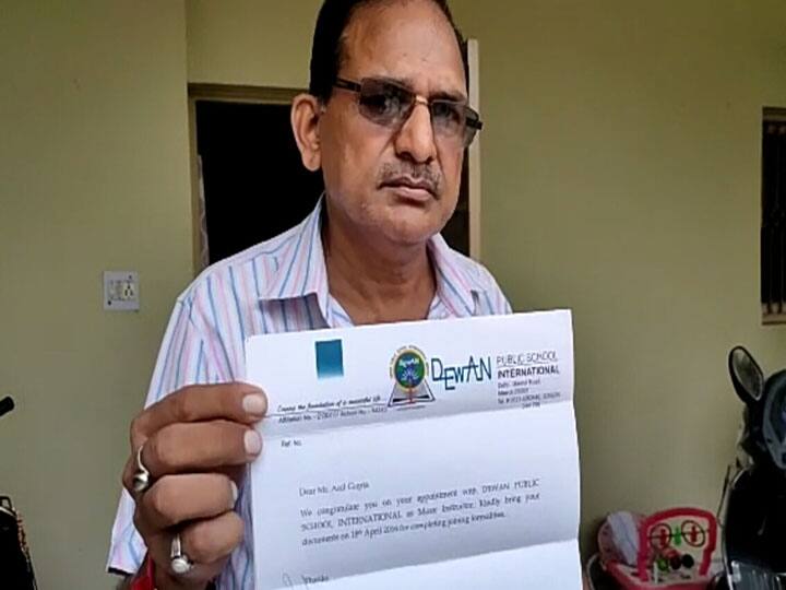 मेरठ में सैलरी न मिलने की वजह से टीचर ने की खुदकुशी, बीएसए को सौंपी गई जांच teacher committed suicide Due to salary in Meerut uttar pradesh ann मेरठ में सैलरी न मिलने की वजह से टीचर ने की खुदकुशी, बीएसए को सौंपी गई जांच