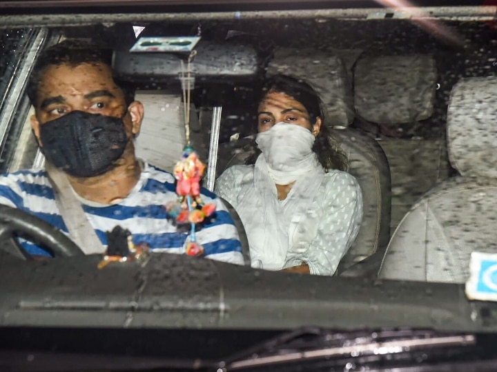 CBI continued to interrogate Rhea Chakraborty for 10 hours in Sushant Singh case, know whole thing in sequence सुशांत सिंह केस में 10 घंटे तक CBI करती रही रिया चक्रवर्ती से पूछताछ, सिलसिलेवार जानें पूरी बात