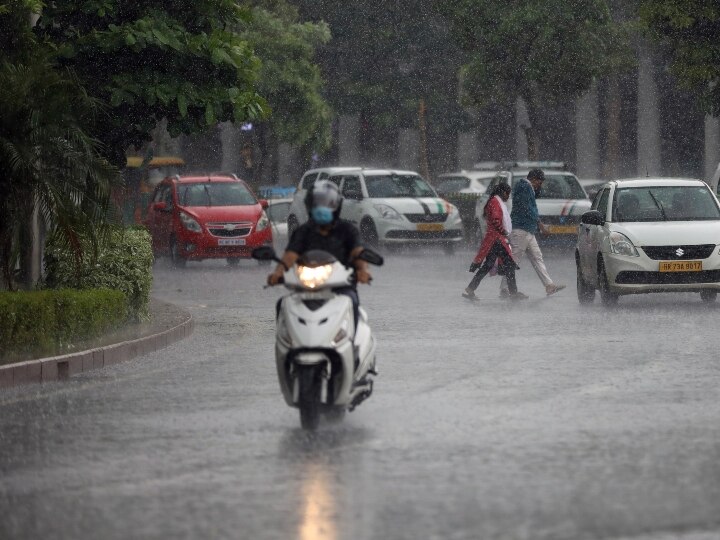 Monsoon and rainfall update of all districts of Uttar Pradesh यूपीः इस बार असामान्य रहा मानसून, कई जिले बारिश को तरसे तो कहीं जमकर बरसे बदरा