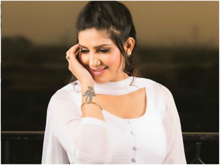Sunny Deol mentioned in Sapna Chaudhary' new song, video is rocking on social media Sapna Chaudhary के नए गाने में हुआ Sunny Deol का जिक्र, सोशल मीडिया पर धमाल मचा रहा है वीडियो