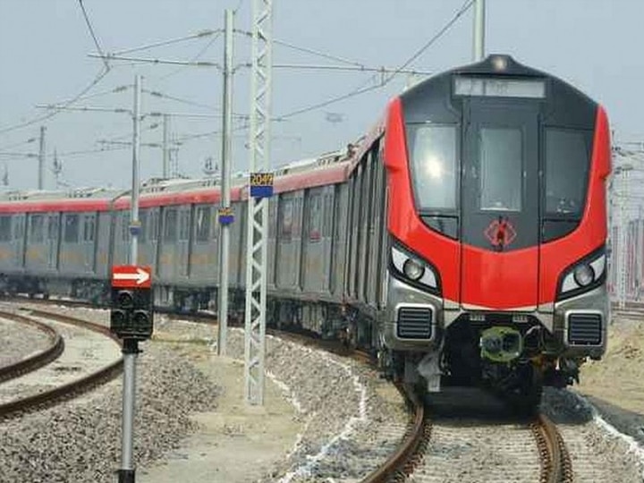 Metro Services will be resumed in Uttar Pradesh in NOIDA and Lucknow Soon यूपीः कोरोना संकट के बीच लखनऊ, नोएडा, गाजियाबाद में मेट्रो दौड़ने को तैयार, यात्रा से पहले जान लें ये बातें