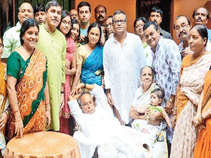 Know who are the family members of Pranab da. Pranab Mukherjee Family: जानिए- प्रणब दा के परिवार में कौन-कौन हैं