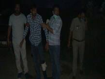 मेरठ: मुठभेड़ में पुलिस की गोली से घायल हुए दो वॉन्टेड बदमाश, कई हथियार बरामद