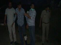 मेरठ: मुठभेड़ में पुलिस की गोली से घायल हुए दो वॉन्टेड बदमाश, कई हथियार बरामद