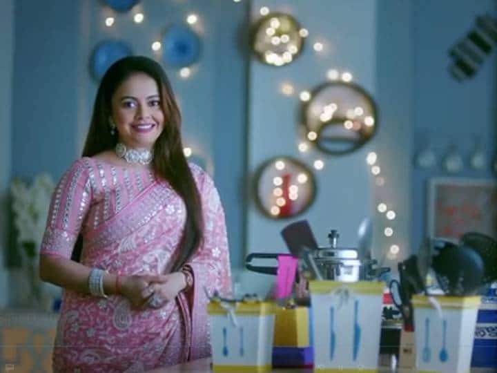 इन दिनों सोशल मीडिया एक ही सवाल है. रसोड़े में कौन था? अब गोपी बहू यानि देवोलीना चटर्जी ने एक वीडियो में बताया है कि रसोड़े में कौन-था. 