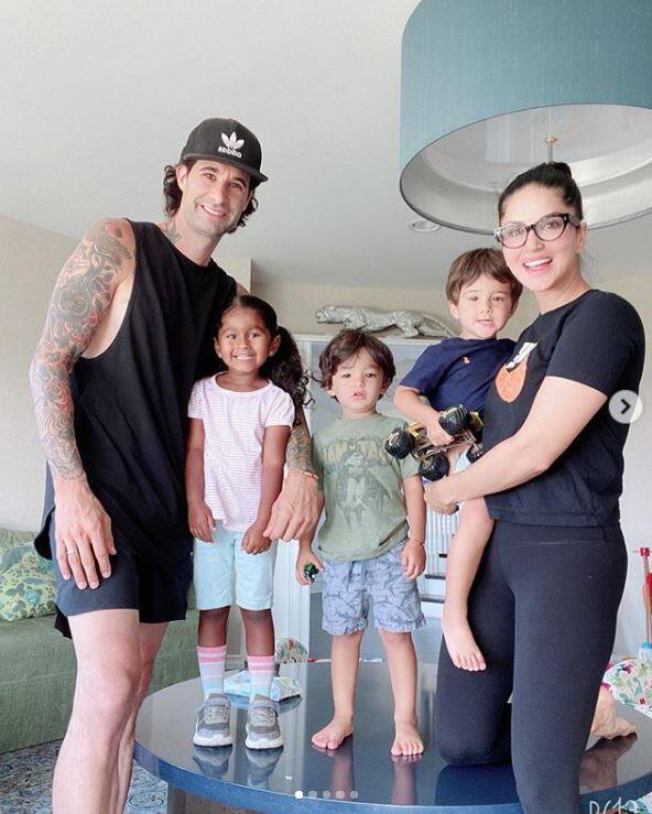 उन्होंने इसे कैप्शन देते हुए लिखा, 