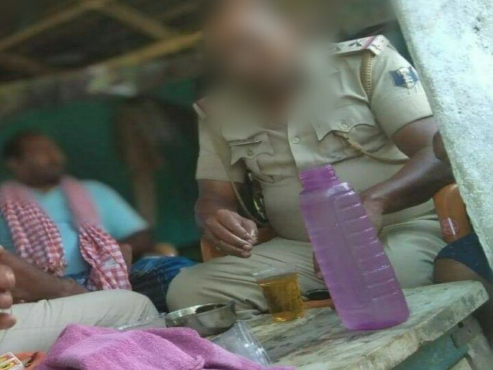 Samastipur: SI suspended after the photo went viral while drinking alcohol in uniform ANN