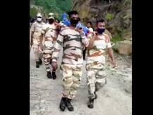 ITBP के जवानों ने शव को कंधे पर उठाकर तय की 25 किमी की दूरी, परिवार वालों को सौंपा