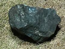 ब्राजील के एक गांव में आसमान से गिरे पत्थर, लाखों रुपये है इनकी कीमत