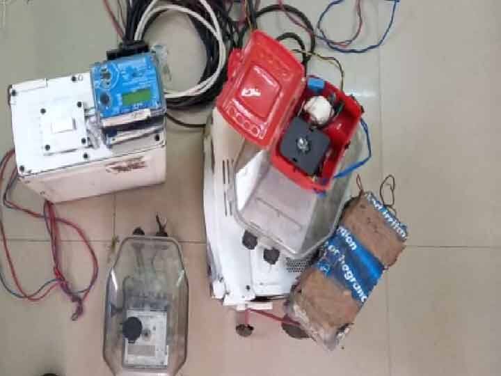 No display of electricity meter, two gang members who disappeared reading arrested ANN बिजली के मीटर को नो डिस्प्ले कर, रीडिंग गायब करने वाले गिरोह के दो सदस्य गिरफ्तार