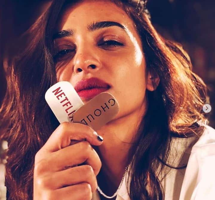 आए दिन तस्वीरों के जरिए वो अपने फैंस को अपनी पर्सनल और प्रोफेशनल लाइफ से जुड़े अप्डेट्स देती रहती हैं. (Photo Credit: @radhikaofficial Instagram)