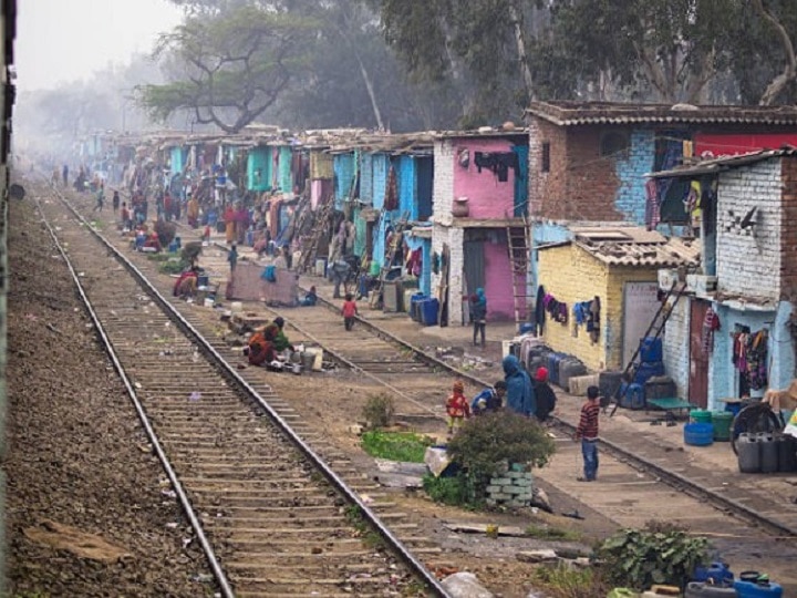 SC orders removal of 48000 slum dwellings around railway ANN