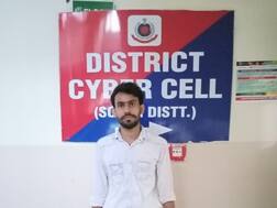 ब्रेकअप हुआ तो बना दिया गर्ल फ्रेंड की बहन का फेक अश्लील प्रोफाइल, दिल्ली यूनिवर्सिटी का छात्र गिरफ्तार