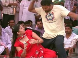 स्टेज पर डांस कर रहीं थीं सपना चौधरी, शख्स ने करीब आकर की ऐसी हरकत, गुस्से से लाल हो गईं डांसिंग क्वीन