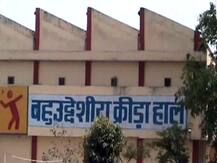 पीलीभीत: मोबाइल फोन में गेम खेलते हैं युवा, मैदान में खिलाड़ियों की संख्या में आई कमी