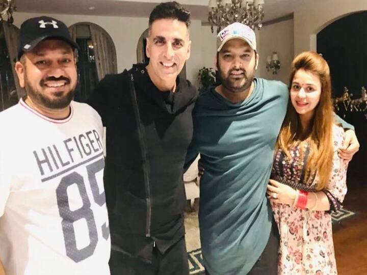एक छोटे से शहर से आकर कपिल शर्मा ने ना केवल इंडस्ट्री में अपनी पहचान बनाई बल्कि आज उनकी गिनती टीवी के सबसे महंगे कॉमेडी स्टार्स में होती है. मुंबई में कपिल का शानदार घर है. जहां वो अपनी पत्नी, बेटी और मां के साथ रहते हैं. भले ही कपिल शर्मा कोरोना वायरस लॉकडाउन के चलते 4 महीने से घर पर बैठे रहे हों, लेकिन उनकी शान-ओ-शौकत और रुतबे में कोई कमी नहीं आई है.