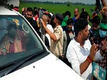 बेटे के लिए जनसंपर्क करने गईं पूर्व केंद्रीय मंत्री कांति सिंह का लोगों ने किया विरोध, दिखाया काला झंडा