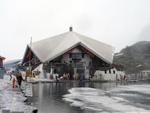 Hemkund Sahib Yatra: गोविंद घाट से रवाना हुआ पहला जत्था, सुबह 10 बजे खुलेंगे कपाट