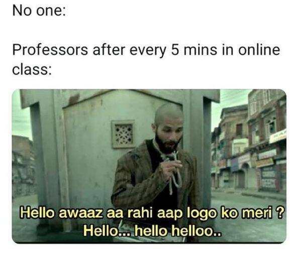 मीमर्स ने शिक्षक दिवस पर मीम बनाकर शिक्षकों के प्रति अपना प्यार और स्कूल के पलों को याद किया है. कोरोना काल के चलते शिक्षक ऑनलाइन क्लास ले रहें है, जिसमें वो हर कुछ समय बाद पूंछते है, कि क्या आप सभी को आवाज़ आ रहीं है.
