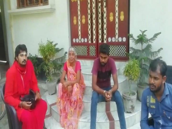 The robbers who came to rob, first robbed, then along with the goods, absconded with the daughter of the landlord ann