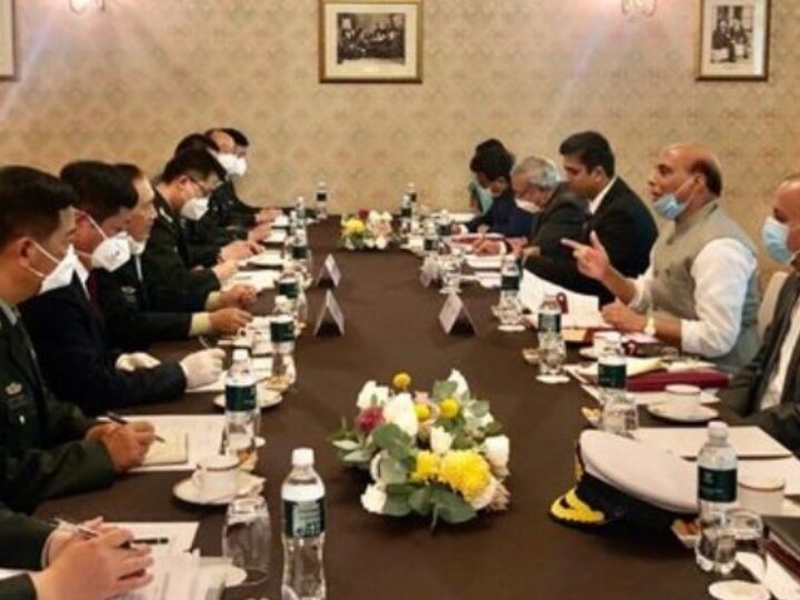 India China News Updates: Defence Minister Rajnath Singh Meets Chinese counterpart Wei Fenghe सीमा पर तनाव के बीच चीन के रक्षा मंत्री से मिले राजनाथ सिंह