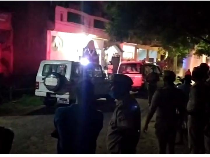Man commit suicide in Lucknow with gas cylinder explosion ann पत्नी की मौत और लॉकडाउन ने अभिषेक को तोड़ दिया था, सिलेंडर में आग लगाकर खुद को उड़ा लिया