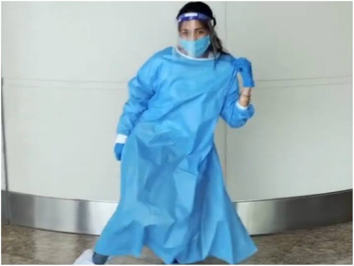 युजवेंद्र चहल की मंगेतर धनश्री वर्मा ने पीपीई किट पहने 'कुर्ता पजामा' सॉन्ग पर किया धांसू डांस, देखें वीडियो Yuzvendra Chahal fiance dhanashree verma danced to the Kurta Pajama song wearing a PPE kit, watch video युजवेंद्र चहल की मंगेतर धनश्री वर्मा ने पीपीई किट पहने 'कुर्ता पजामा' सॉन्ग पर किया धांसू डांस, देखें वीडियो