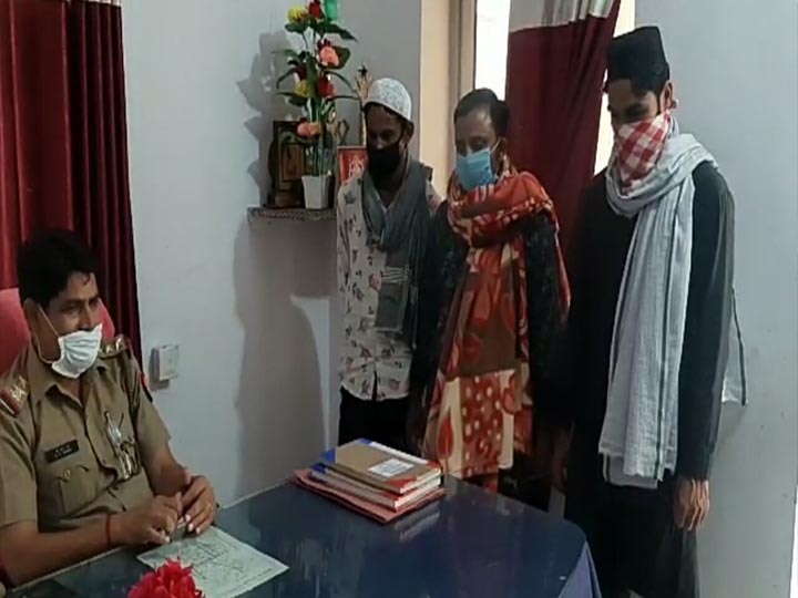 Top Ten criminals surrender in Police station in saharanpur ann एनकाउंटर का डर, तीन टॉप टेन अपराधी थाने पहुंचे और पुलिस के सामने किया सरेंडर