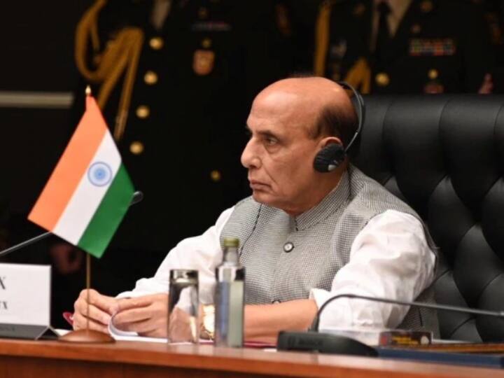 वहीं आज शंघाई सहयोग संगठन (एससीओ) के एक सम्मेलन को संबोधित करते हुए राजनाथ सिंह ने कहा था कि विश्वास का माहौल, गैर-आक्रामकता, एक दूसरे के प्रति संवेदनशीलता और मतभेदों का शांतिपूर्ण समाधान क्षेत्रीय शांति और स्थिरता सुनिश्चित करने के प्रमुख पहलुओं में शामिल हैं. उन्होंने कहा था, ‘‘मैं आज दोहराता हूं कि भारत वैश्विक सुरक्षा ढांचे के विकास के लिए प्रतिबद्ध है जो खुला, पारदर्शी, समावेशी, नियम आधारित और अंतरराष्ट्रीय कानूनों के दायरे में काम करने वाला होगा.’’