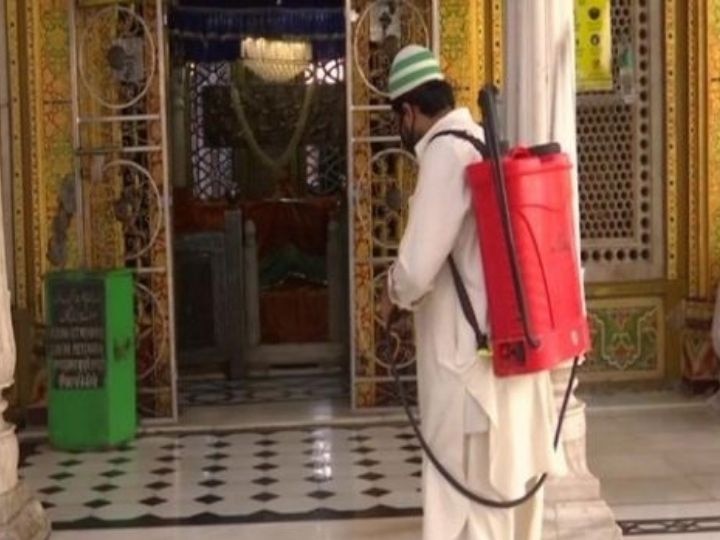 दिल्ली : कोरोना नियमों के बीच रविवार से खुलेगी निजामुद्दीन दरगाह, करना होगा इन नियमों का पालन Delhi: Nizamuddin Dargah to open from Sunday between Corona rules, will have to follow these rules दिल्ली : कोरोना नियमों के बीच रविवार से खुलेगी निजामुद्दीन दरगाह, करना होगा इन नियमों का पालन